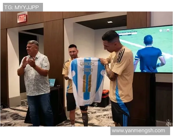 被围攻的足球明星如何在逆境中重塑自我与职业生涯的辉煌